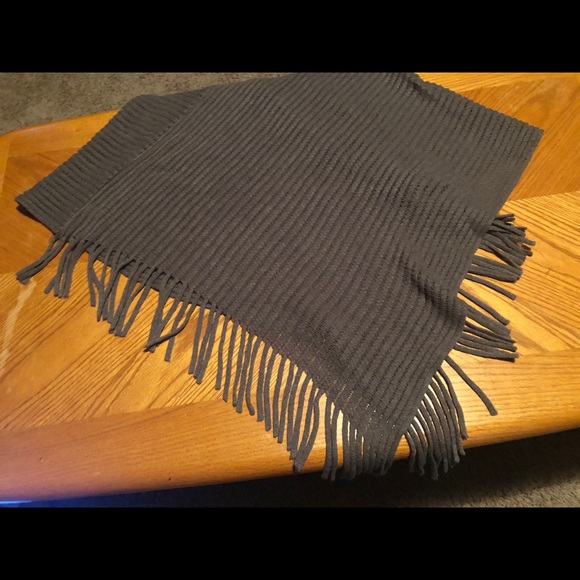 A shoulder Covering - Picture 3 of 3